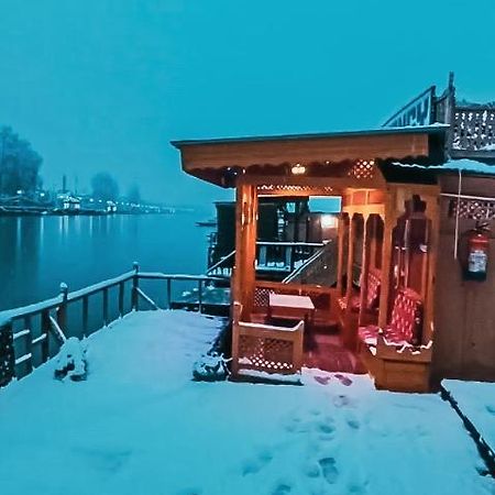 Отель Hb Nancy Group Of Houseboats Сринагар Экстерьер фото